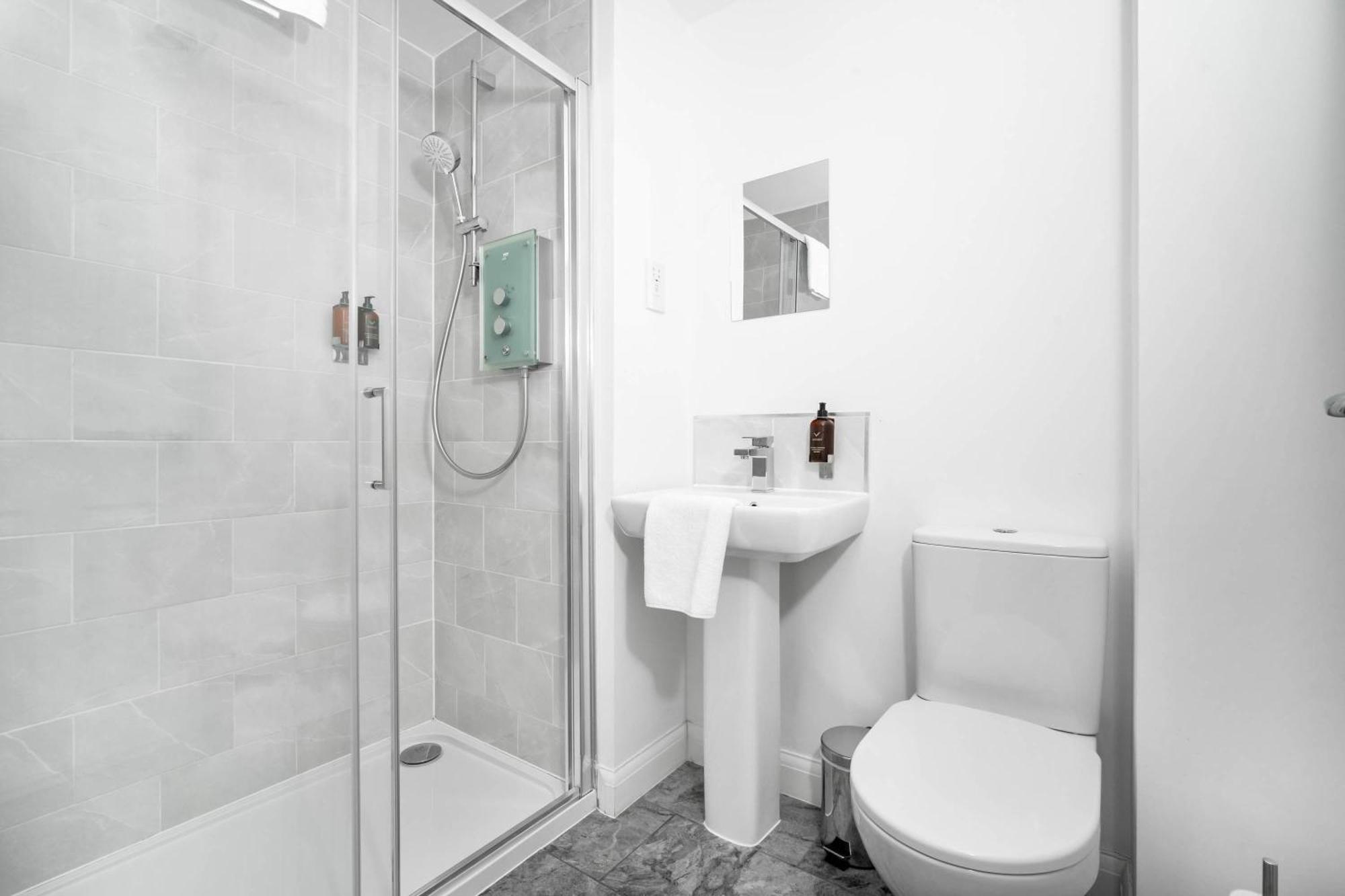 Luxury City Centre 5 Bed House With En-Suite, Bbq, On-Site Parking By Azura Nights バーミンガム エクステリア 写真